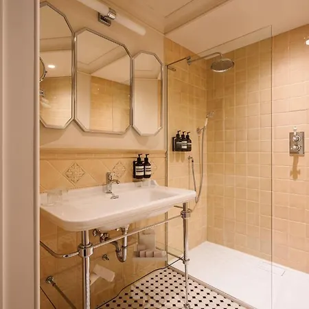 Fleur De Hotel 4*