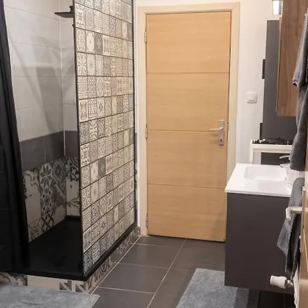 Apartment Modern In Molenbeek-saint-jean / 77 M² / Parking Brussels