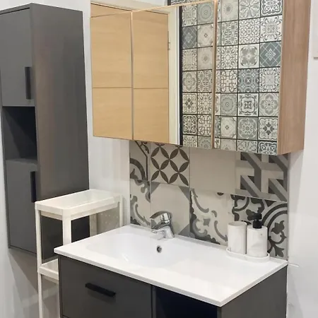 Modern In Molenbeek-saint-jean / 77 M² / Parking Brussels