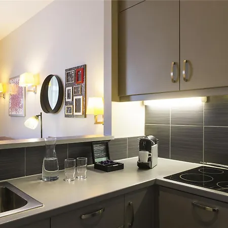 Adagio Grand Place 4*