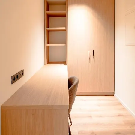 Aparthotel At 3*
