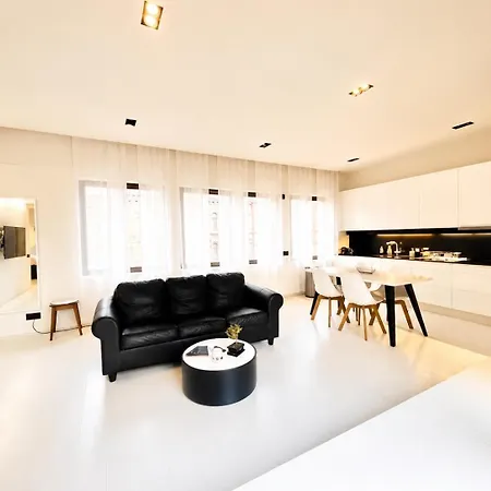 Elegant Quiet And Bright Apartment