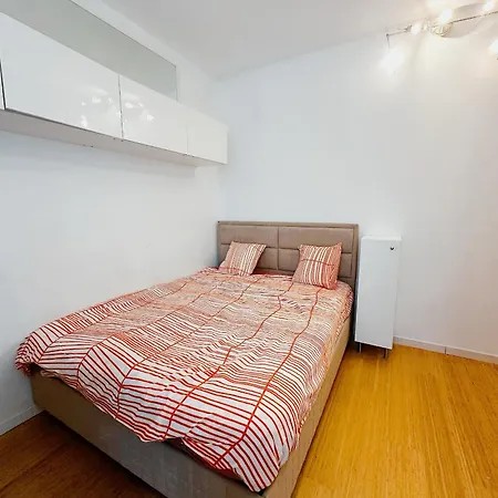 Holiday home Maison 10 Couchages Avec 4 Proche De Forest National *