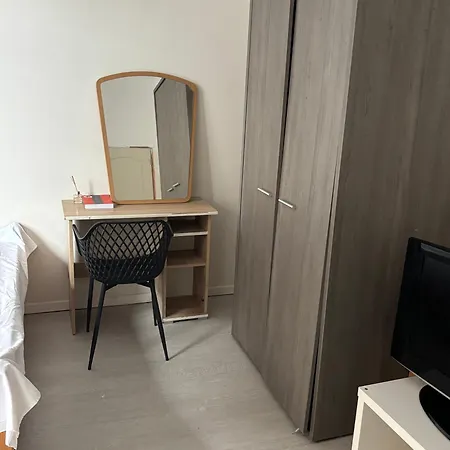 Nelie * Brussels