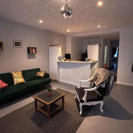 Apartment Cozy 1 Bedroom *