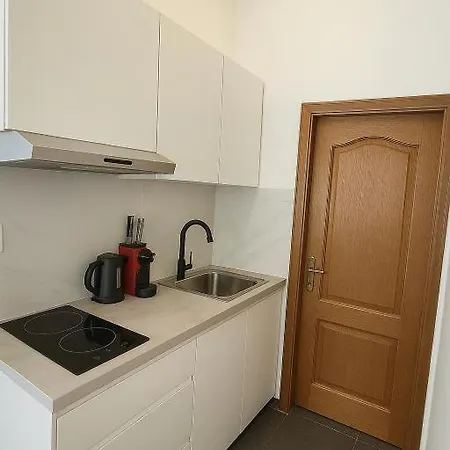 Midi Station Apartment