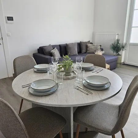 Apartment Atomium 1 *