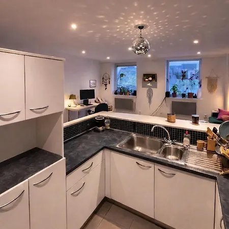 Cozy 1 Bedroom Apartment *