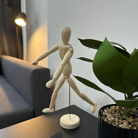 Modern For 4 Near Center Apartment *