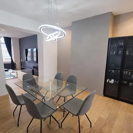 Luxury Triplex Stylish 2br In Apartment
