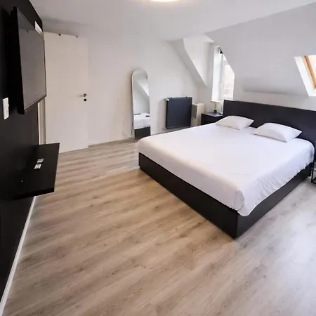 Luxury Triplex Stylish 2br In Brussels