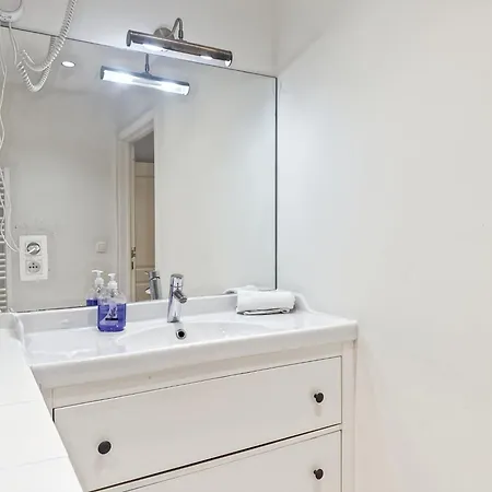 3 Bedroom Self Check In For 7 Brussels