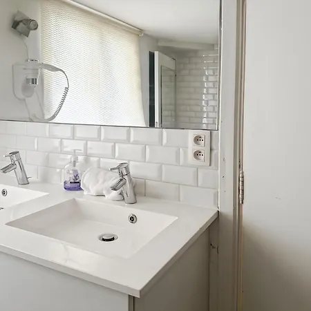 3 Bedroom Self Check In For 7 Apartment Brussels