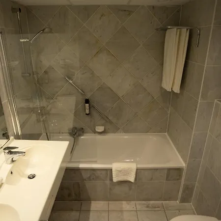 Bedford 3*