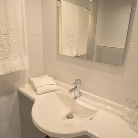 Bedford 3*