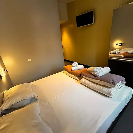 Brxxl 5 Centre Hostel