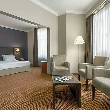 Hotel Nh Carrefour De L'europe 4*