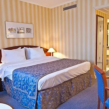 Le Chatelain Hotel 5*