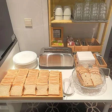 Hotel Safestay Grand Place 3*