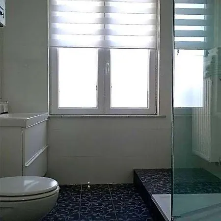 Bijna Wit, Nabij Trein, Metro Reg.nr 330162-412 Hotel