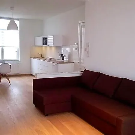 Hotel Bijna Wit, Nabij Trein, Metro Reg.nr 330162-412