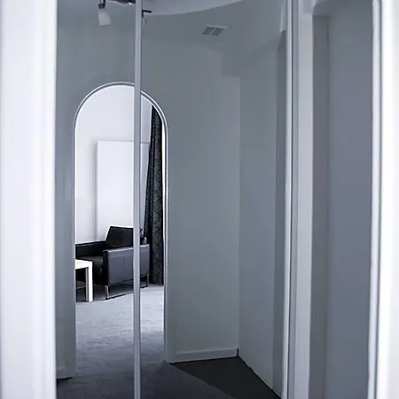 Hotel Satellite