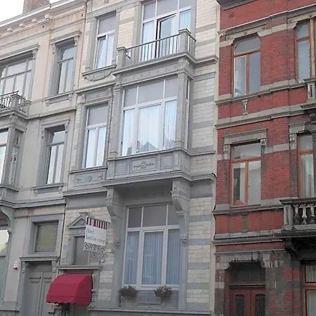 Hotel Satellite