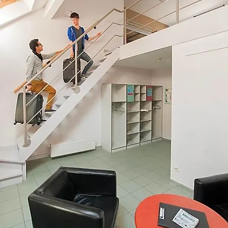 Hostel Hi Jacques Brel *