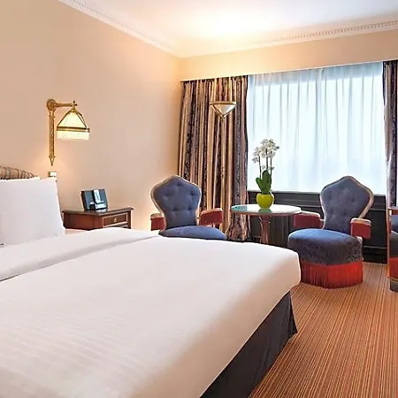 Barsey By Warwick 4*