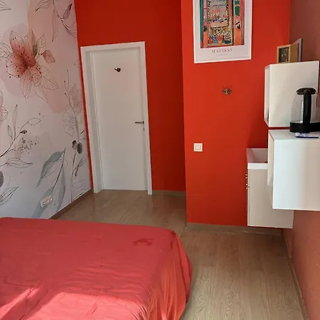 Tastefully-decorated Bedroom With Garden Access 3*