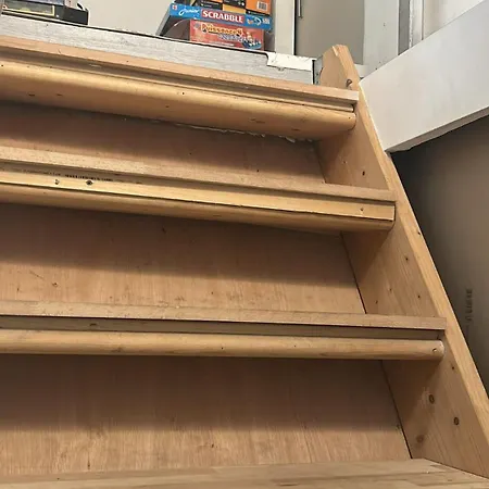 Belle Petite Chambre De 1,30 De Hauteur A Bruxelles Midi *