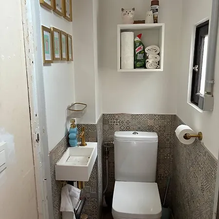 Guest house Tastefully-decorated Bedroom With Garden Access 3*