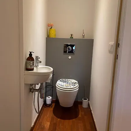 Spacious Family For 6 To 8 Guests With 3 Bedrooms And 2 Bathrooms Between Center And Airport Holiday home Brussels