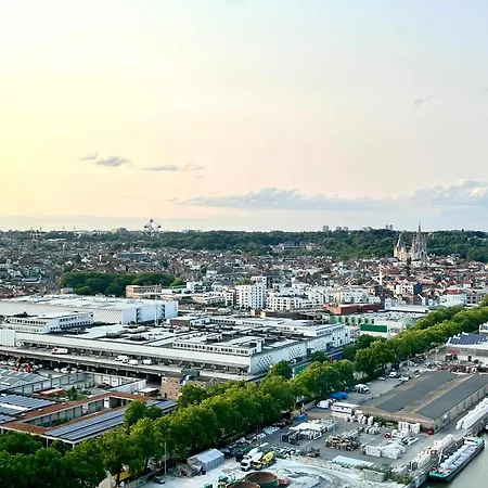 Penthouse Skyline 220 M2 Of Refined Elegance 4*