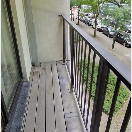 Modern Spacious 76M Apartment, 2 Sunny Terraces, Free Parking, Fast Wi-Fi, Near Brussels North Station & Tour Taxi *