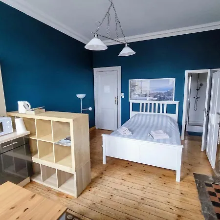Bright & Cosy Near Eu, Vub & Montgomery Apartment