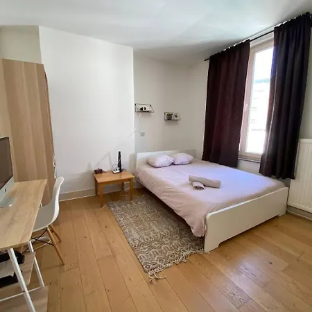 Apartment Urban Elegance Steps From Eu Madou & Historic Center Of