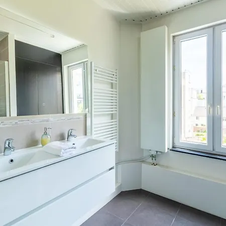 Apartment Eu - Parking, Quiet, Bright Brussels