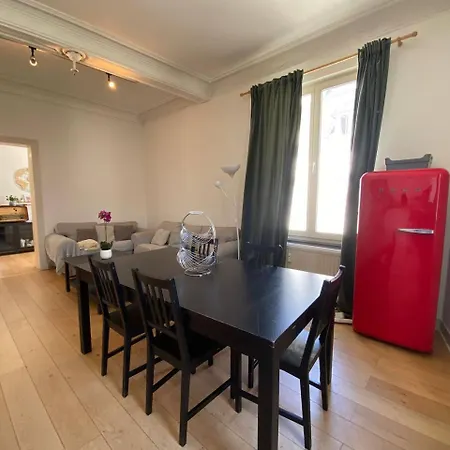 Apartment Urban Elegance Steps From Eu Madou & Historic Center Of