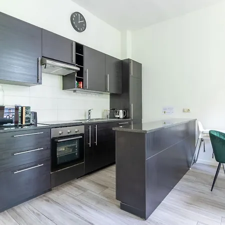 Eu - Parking, Quiet, Bright Apartment