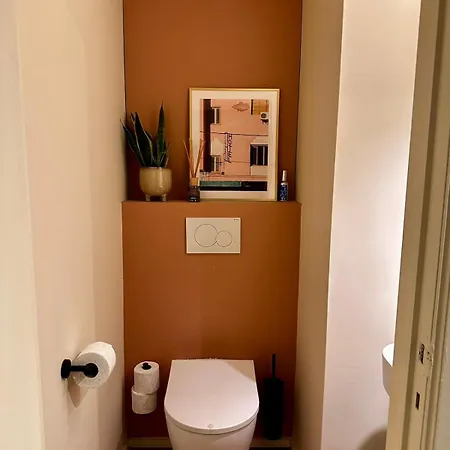 Charming 2-bedroom With Big Balcony Brussels