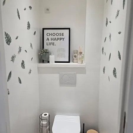 Apartment At Your Feet *