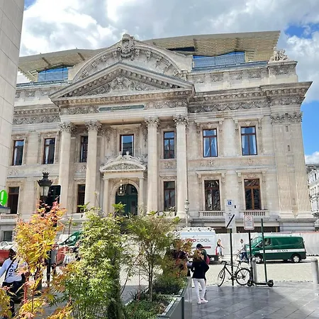 Grande Place Apartment *
