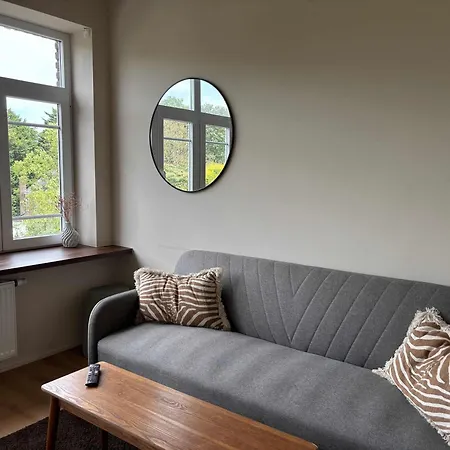 Bright Overlooking Tenbosch Park Apartment *