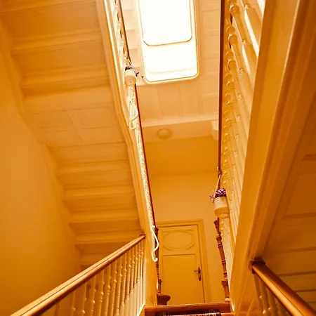 Family Streetview Luxuriuos Bathroom Apartment *