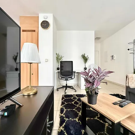 Apartment & Elegant Close To The European Parliament *