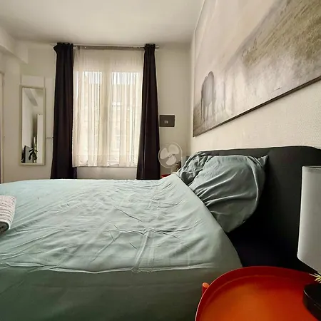 & Elegant Close To The European Parliament Apartment Brussels
