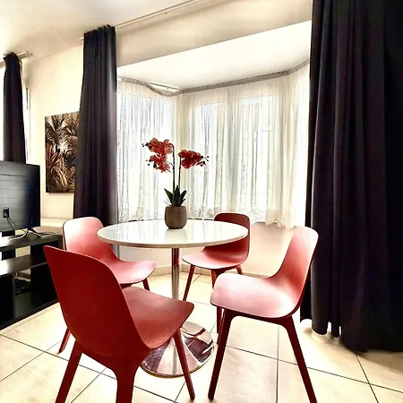 & Elegant Close To The European Parliament Apartment *