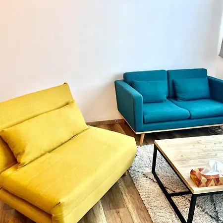 Stylish & Modern In Centre Apartment