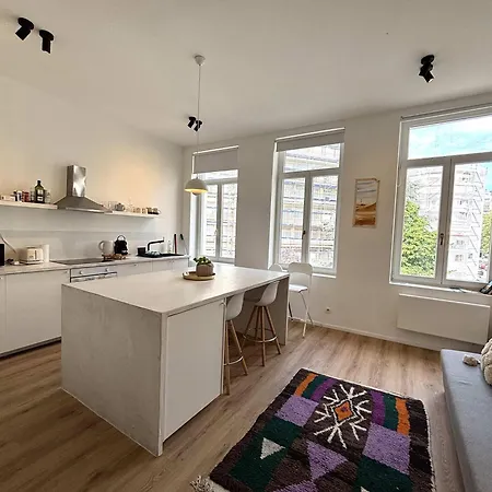 Apartment Stylish In Chatelain - Parking & Comfort